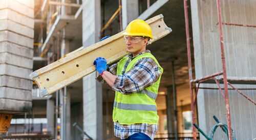 Val de recrutari pentru muncitori romani in Europa: Salarii de pana la 8.000 de euro si beneficii complete