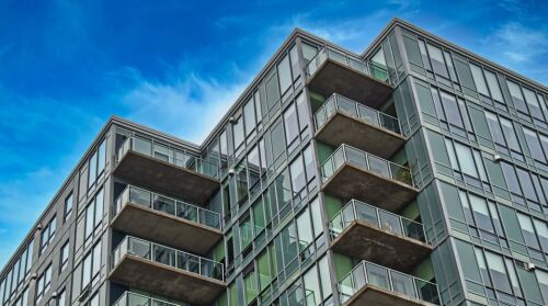 Romanii sunt tot mai prudenti sa investeasca in imobiliare si antreprenoriat