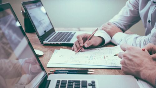 Reguli simplificate pentru companiile mici cu „capitalizare medie”, propuse de Parlamentul European