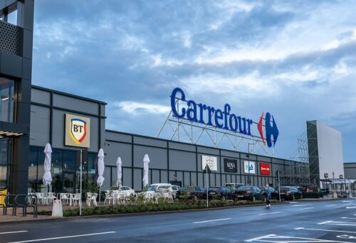 Dedeman negociaza exclusiv preluarea retelei de 448 de unitati Carrefour din tara noastra